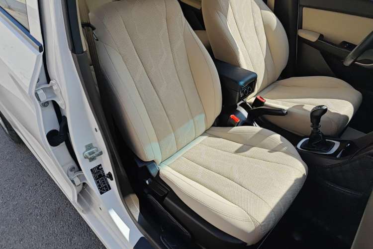 Used Baojun 310W 2017 1.5L Manual Comfort Version China V