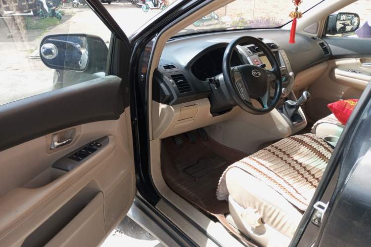 Used BYD S6 2011 2.0L Manual Luxury Version
