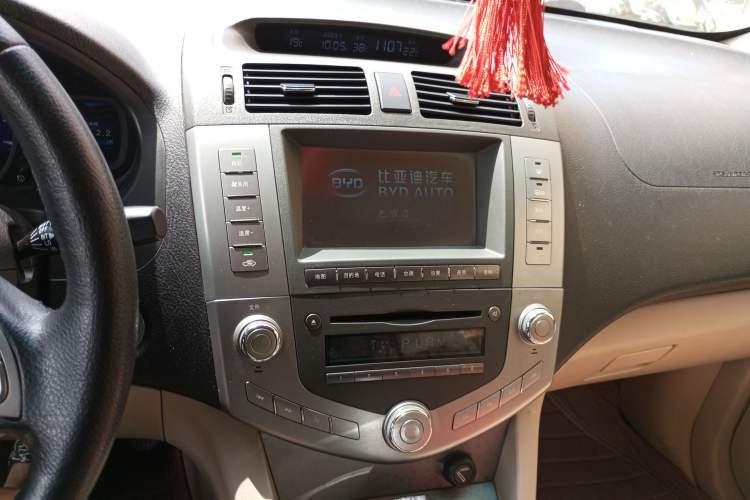 Used BYD S6 2011 2.0L Manual Luxury Version
