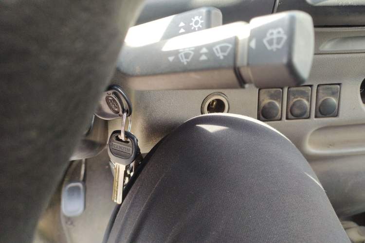 Used Ford Classic Transit 2016 2.8T Diesel Short-Wheelbase 6-Seater Mid-Roof Multifunction Vehicle JX493ZLQ4
