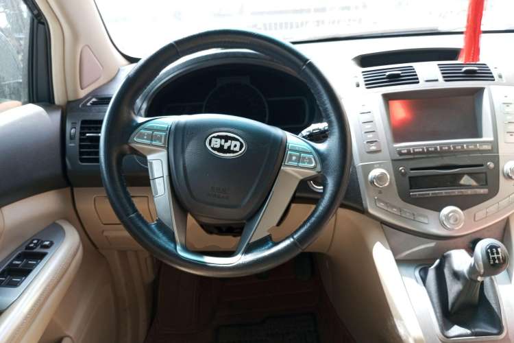 Used BYD S6 2011 2.0L Manual Luxury Version
