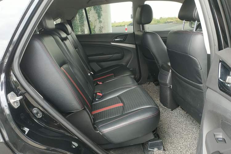 Used BYD S7 2015 2.0T Automatic Prestige Model