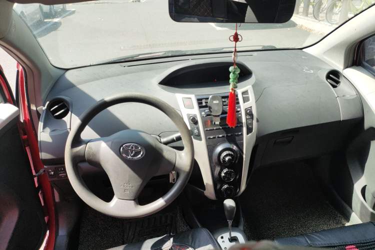 Used Toyota Yaris 2011 1.6G Automatic Xuan Dong Edition Center Console