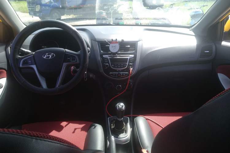 Used Hyundai Verna (older generation) 2011 Hatchback 1.4L Manual STYLE Model
