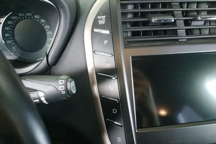 Used Lincoln MKC 2017 2.0T Two-Wheel-Drive Luxury Edition