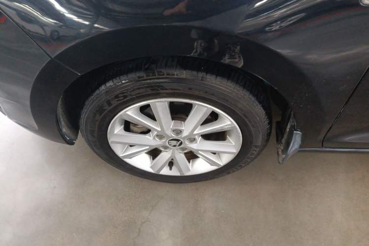 Used Skoda Rapid 2016 1.4L Manual Trend Edition Left Front Wheel Hub