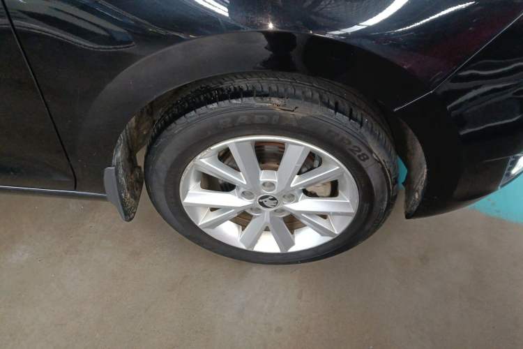 Used Skoda Rapid 2016 1.4L Manual Trend Edition Right Front Wheel Hub