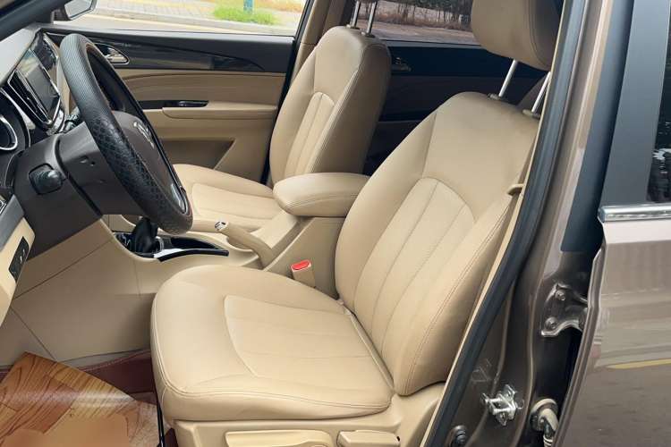 Used Baojun 730 2016 1.5L Manual Comfort Version 7 Seats China V Emission Standard
