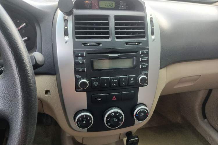Used Kia 2008 European-style 1.6 MT GL Audio And AC Panel