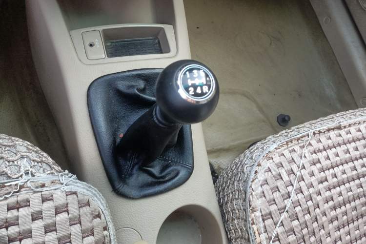 Used Kia 2008 European-style 1.6 MT GL Gear Lever