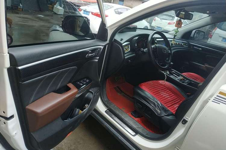 Used GAC Trumpchi GS7 2017 320T Two-Wheel-Drive Luxury Smart Connectivity Model
