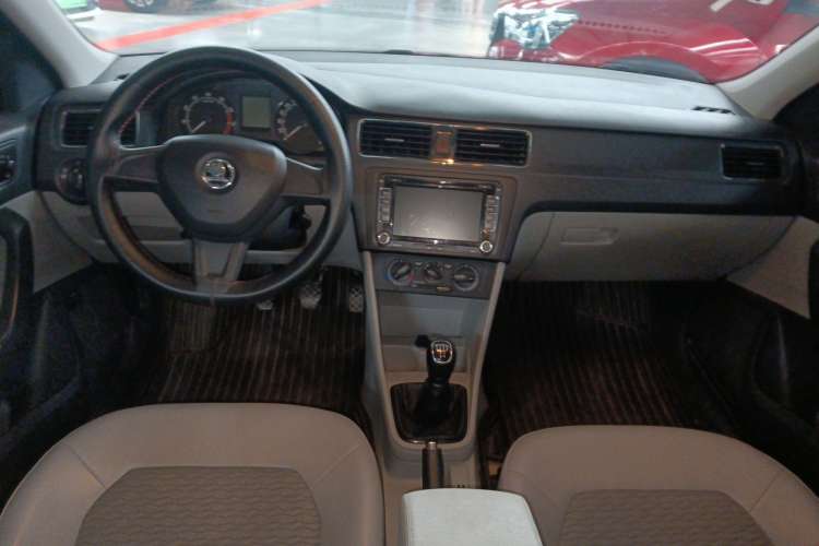 Used Skoda Rapid 2016 1.4L Manual Trend Edition Center Console