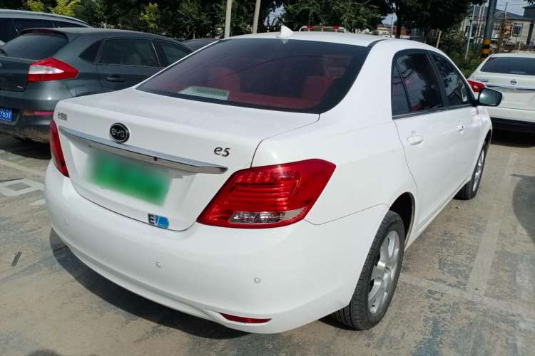 Used BYD e5 2017 300 Prestige Edition
