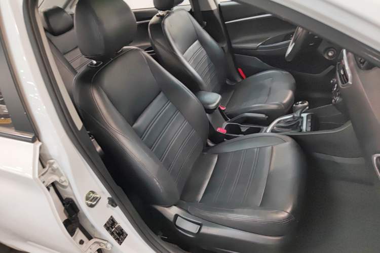 Used Hyundai Celesta 2017 1.6L Automatic Enjoyment Version GLS