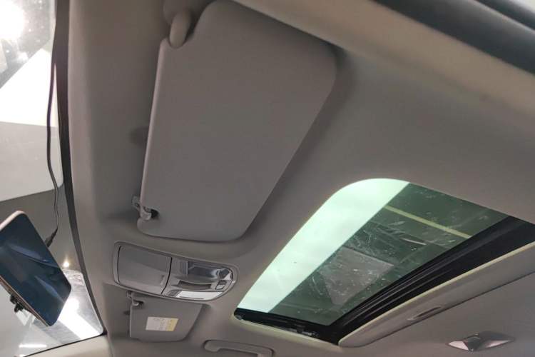 Used Hyundai Celesta 2017 1.6L Automatic Enjoyment Version GLS