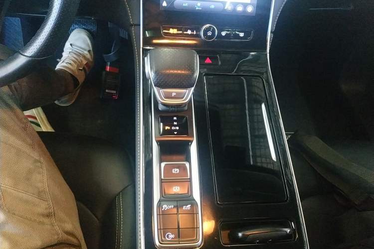 Used Roewe i6 MAX 2020 300TGI Automatic "Swell Cool Smart Drive" Edition