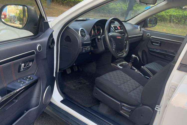 Used Haval H5 Classic 2015 2.0T Manual Two-Wheel Drive Advanced Version
