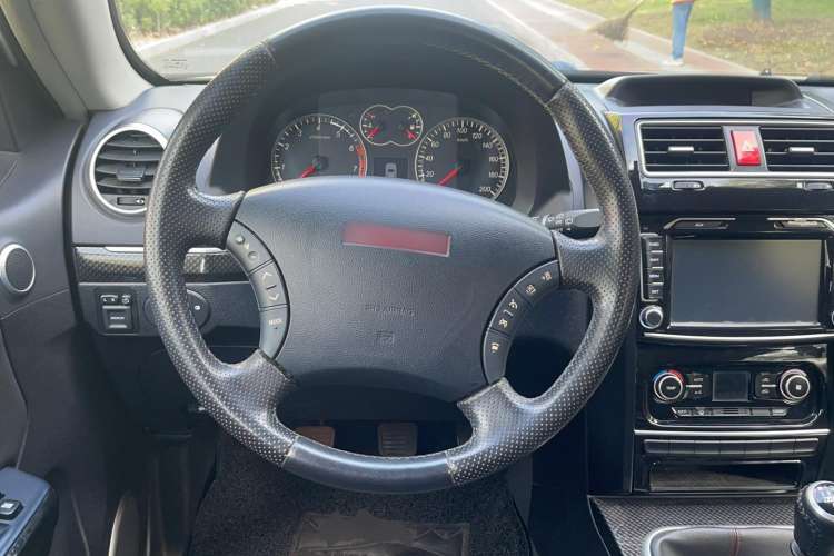 Used Haval H5 Classic 2015 2.0T Manual Two-Wheel Drive Advanced Version
