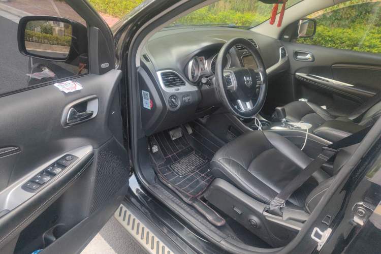 Used Dodge Journey 2013 2.4L Two-Wheel Drive Luxury Version