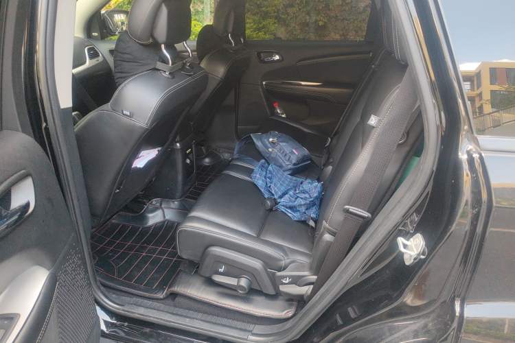 Used Dodge Journey 2013 2.4L Two-Wheel Drive Luxury Version