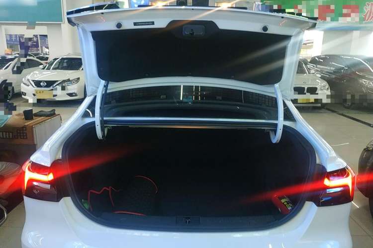 Used Roewe i6 MAX 2020 300TGI Automatic "Swell Cool Smart Drive" Edition