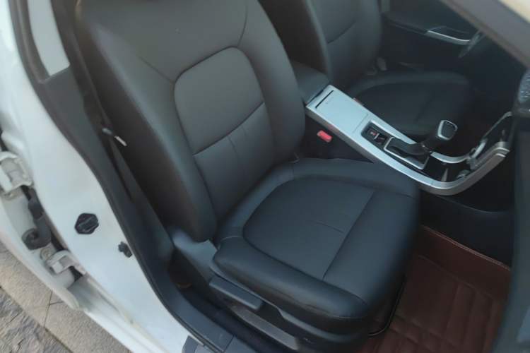 Used Luxgen 5 2014 Dance Limited Edition 1.8T Automatic Luxury Version
