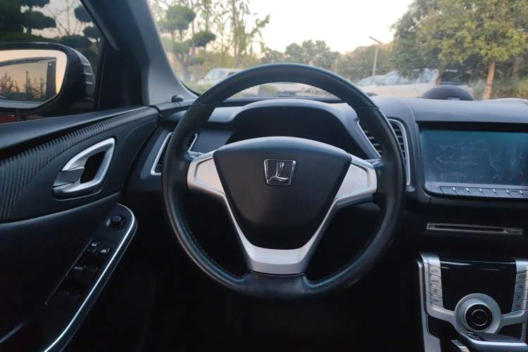 Used Luxgen 5 2014 Dance Limited Edition 1.8T Automatic Luxury Version
