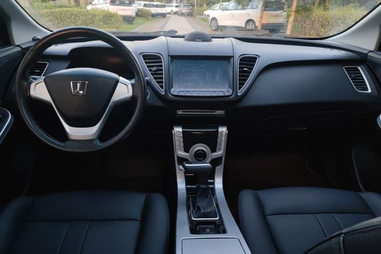 Used Luxgen 5 2014 Dance Limited Edition 1.8T Automatic Luxury Version
