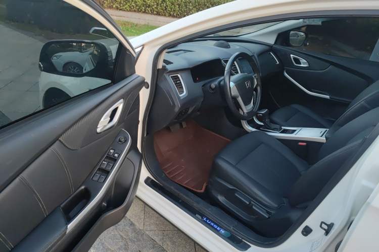 Used Luxgen 5 2014 Dance Limited Edition 1.8T Automatic Luxury Version
