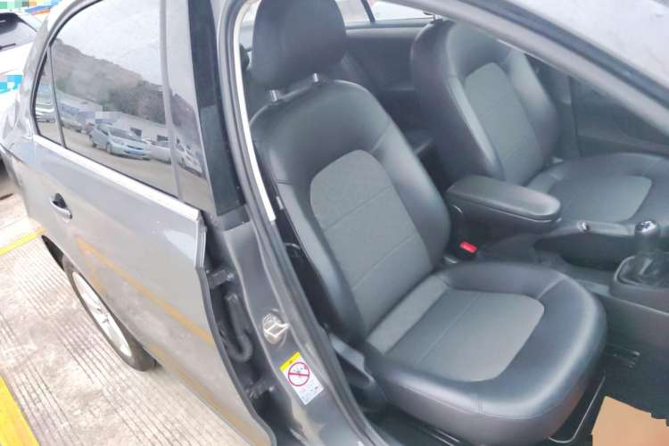 Used Volkswagen Santana 2015 1.6L Manual Comfort Edition
