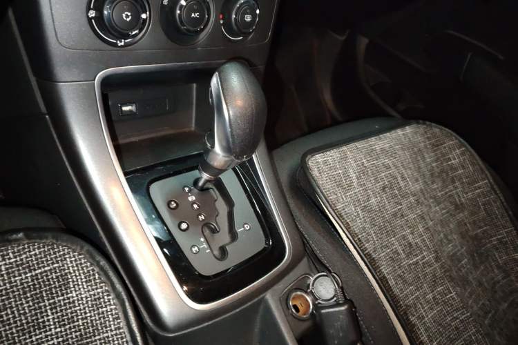 Used Citroen C4 Sega 2018 1.6L Automatic Luxury Model Gear Lever