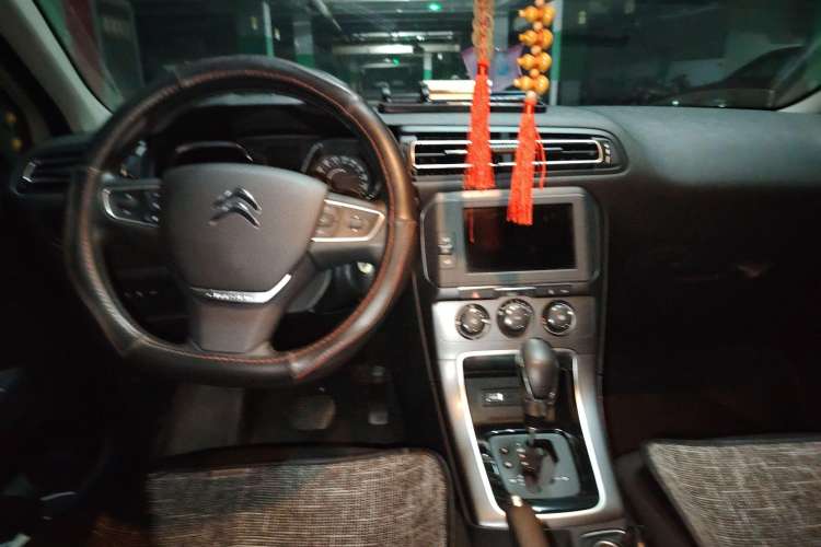 Used Citroen C4 Sega 2018 1.6L Automatic Luxury Model Center Console