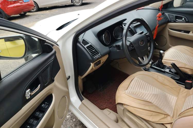 Used Bestune B50 2013 1.6L manual luxury version
