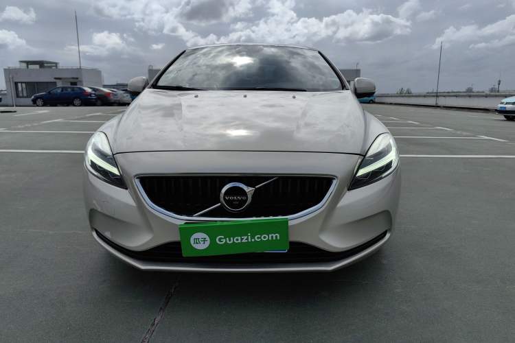 Used Volvo V40 2019 T3 Zhiyi Edition
