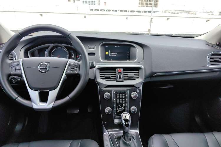 Used Volvo V40 2019 T3 Zhiyi Edition
