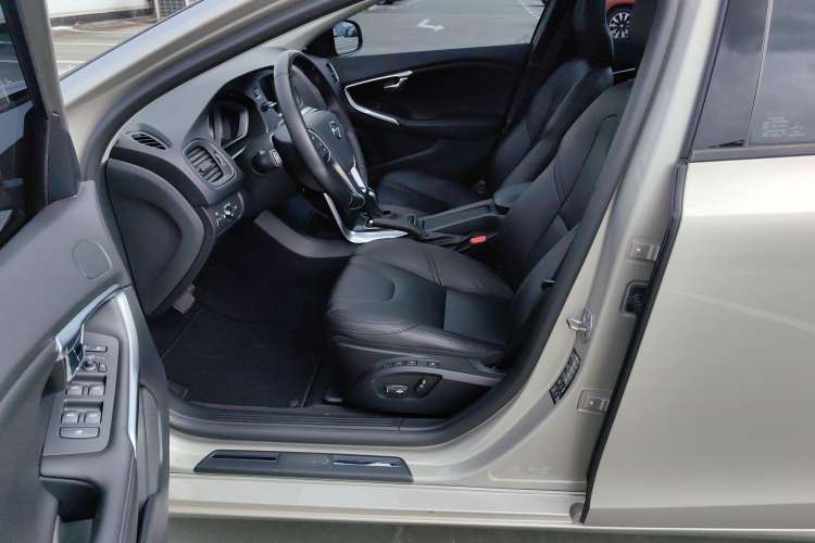 Used Volvo V40 2019 T3 Zhiyi Edition
