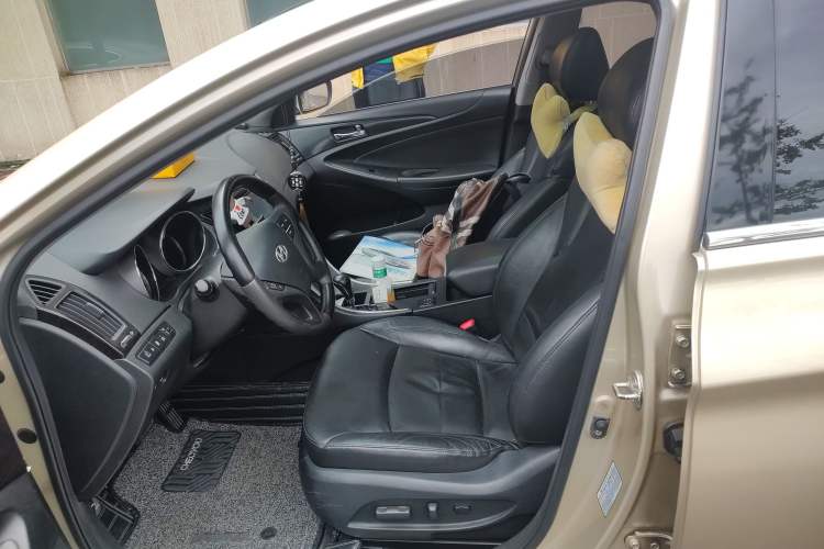 Used Hyundai Sonata 2011 2.0L Automatic Luxury Edition
