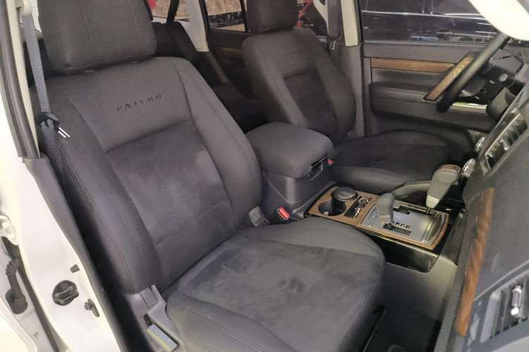 Used Mitsubishi Pajero 2018 3.0L Automatic Comfort Edition
