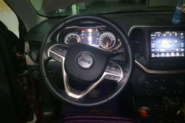 Used Jeep Cherokee 2016 2.0L Superior Edition
