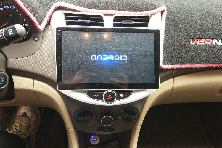 Used Hyundai Verna (older generation) 2010 Sedan 1.4L Automatic Fashionable GT Model Audio And AC Panel