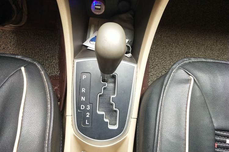 Used Hyundai Verna (older generation) 2010 Sedan 1.4L Automatic Fashionable GT Model Gear Lever
