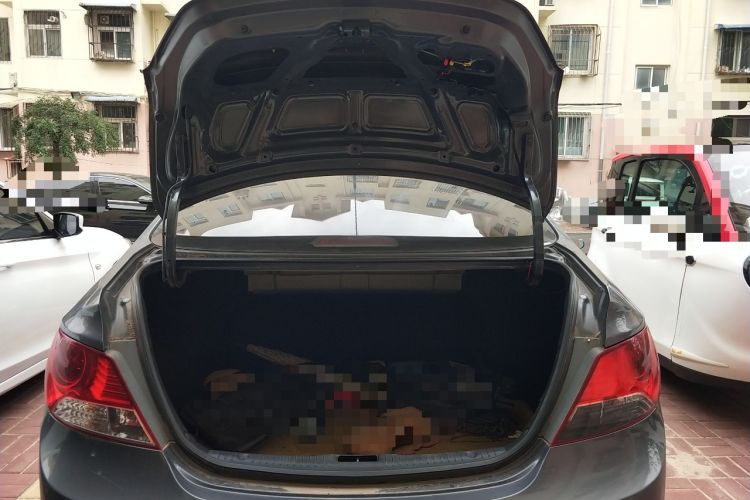 Used Hyundai Verna (older generation) 2010 Sedan 1.4L Automatic Fashionable GT Model Trunk