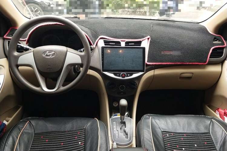 Used Hyundai Verna (older generation) 2010 Sedan 1.4L Automatic Fashionable GT Model Center Console