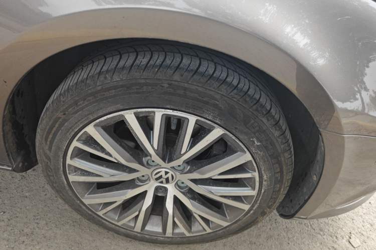 Used Volkswagen CC 2013 2.0 TSI Ultimate Model Right Front Wheel Hub