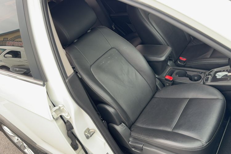 Used Chevrolet Captiva 2012 2.4L 4x4 Flagship Edition 7 Seats
