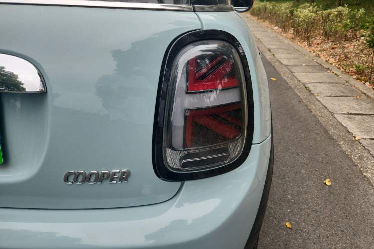 Used MINI MINI 2017 1.5T COOPER Limited Edition in Ice Blue