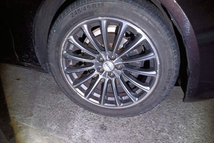 Used Zotye Z700 2016 1.8T DCT Luxury Model Right Front Wheel Hub