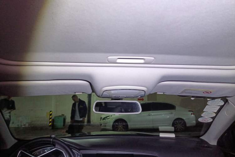 Used Zotye Z700 2016 1.8T DCT Luxury Model Headliner