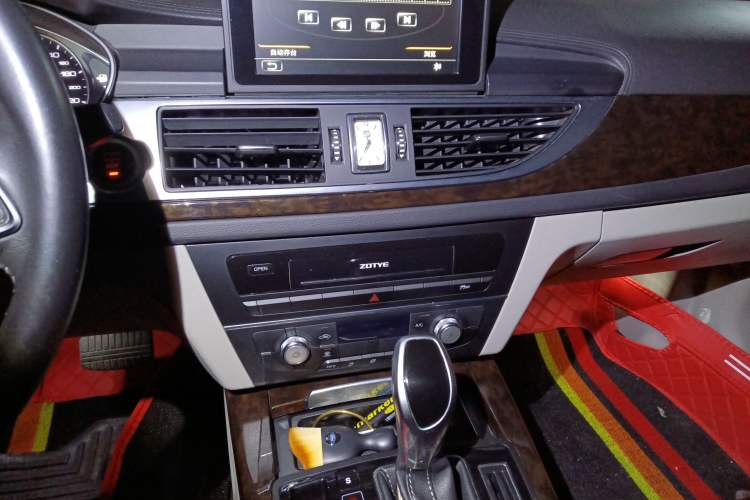 Used Zotye Z700 2016 1.8T DCT Luxury Model Audio And AC Panel