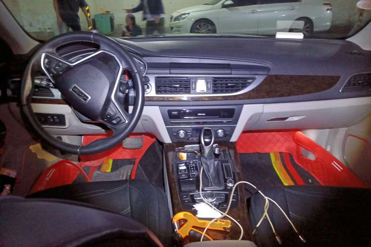 Used Zotye Z700 2016 1.8T DCT Luxury Model Center Console